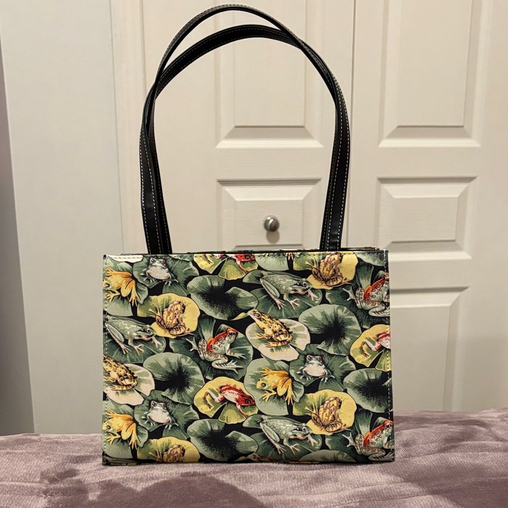 Green Frog & Lily Pad Pattern Tote Bag